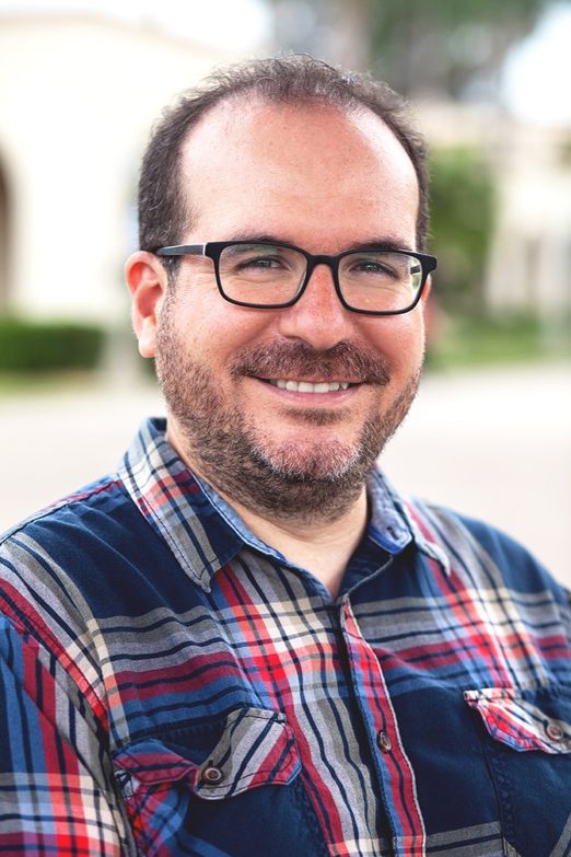 Xavier, founder of Oui Digital, bilingual web developer