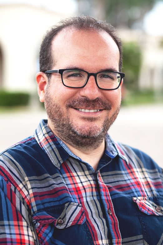 Xavier, founder of Oui Digital, bilingual web developer